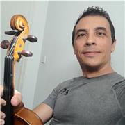 Profesor superior de violín y compositor. Ofrezco clases de violín, lenguaje musical y composición a alumnos de todas las edades